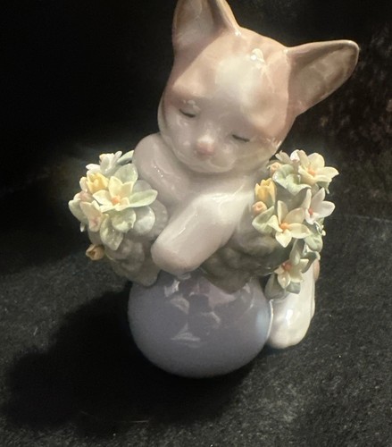 Lladro cat napping place 6567 - cat,
